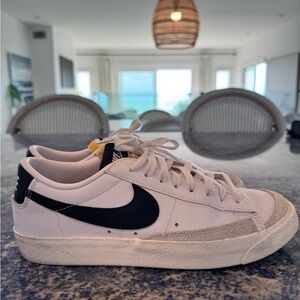 Women’s Nike Blazer '77 Sneaker White and Black Classic